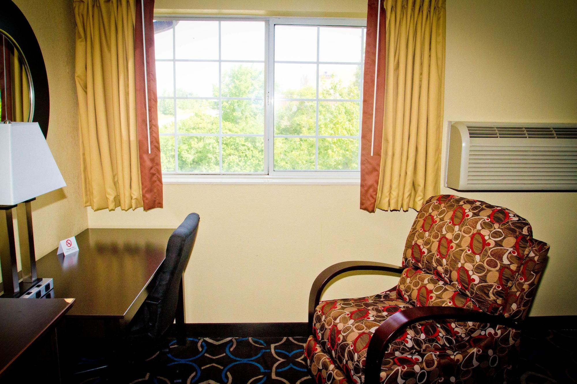 Super 8 By Wyndham Kansas City Exterior photo