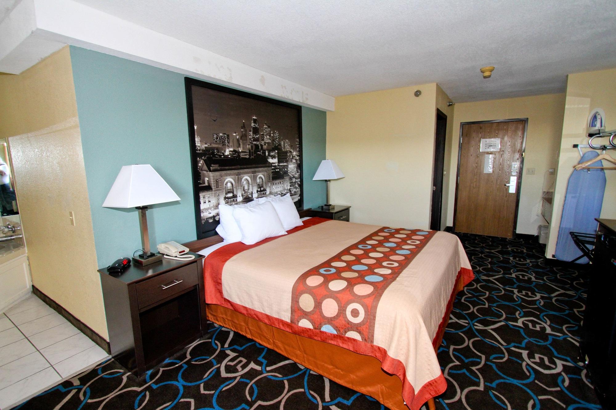 Super 8 By Wyndham Kansas City Exterior photo