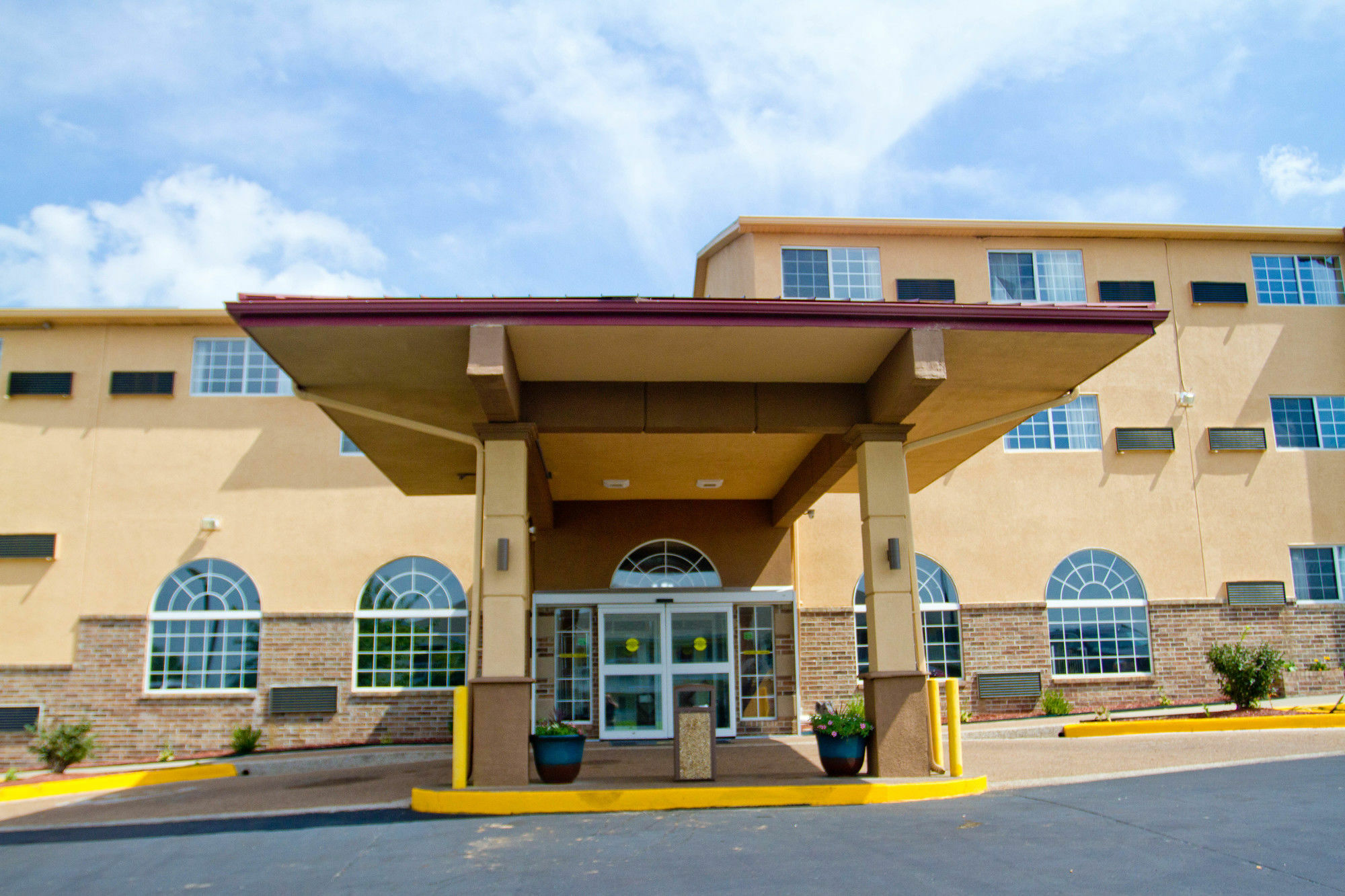 Super 8 By Wyndham Kansas City Exterior photo